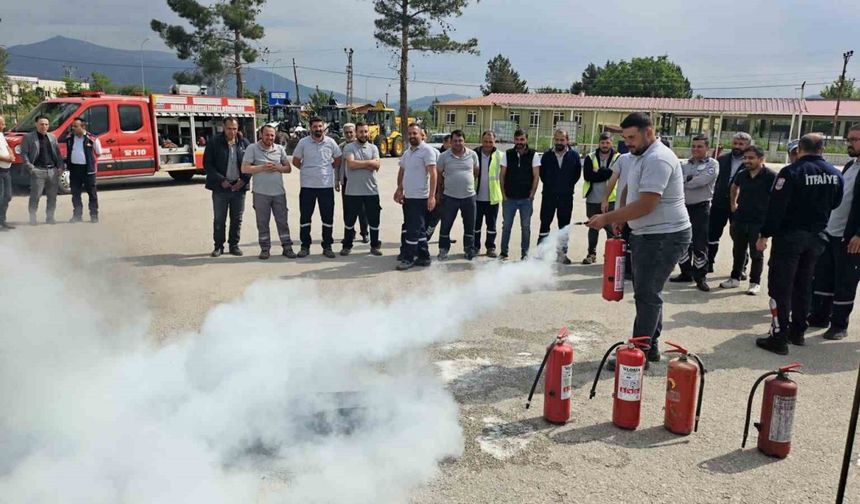 Dinar İlçe Özel İdaresi ekiplerine yangın eğitimi