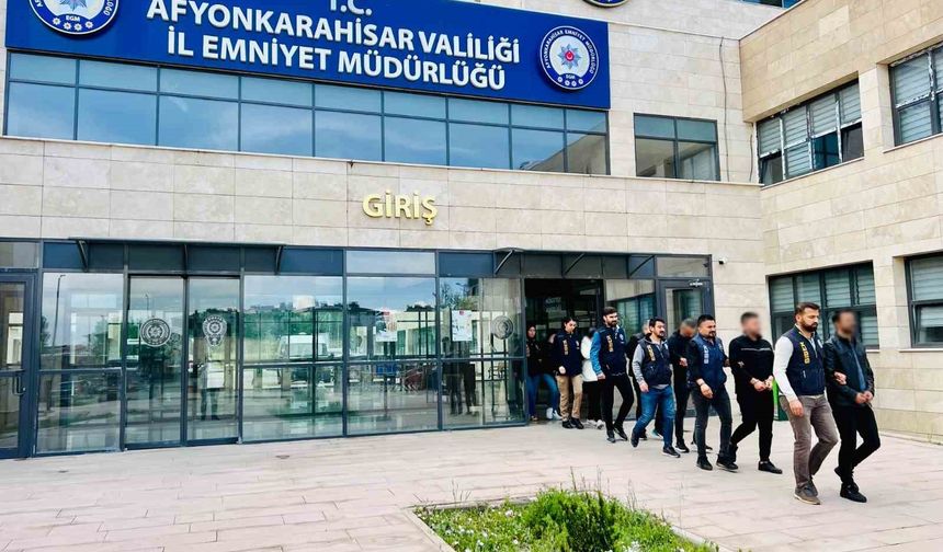 Dolandırıcılara yönelik operasyonda 12 kişi tutuklandı
