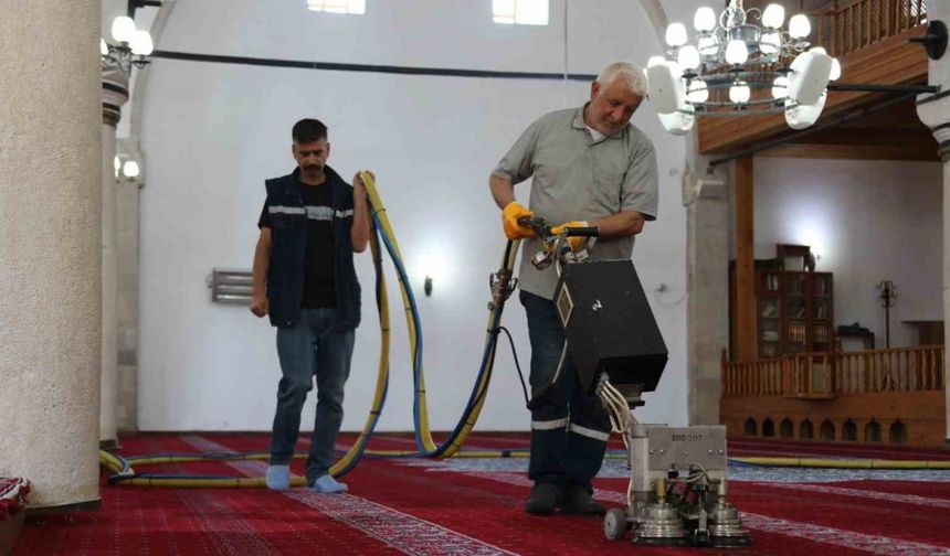 Elazığ Belediyesinden yoğun bayram mesaisi