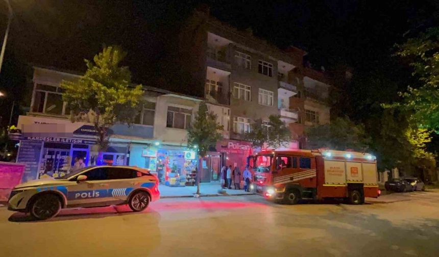 Elazığ’da bina yangını: 2 kişi dumandan etkilendi