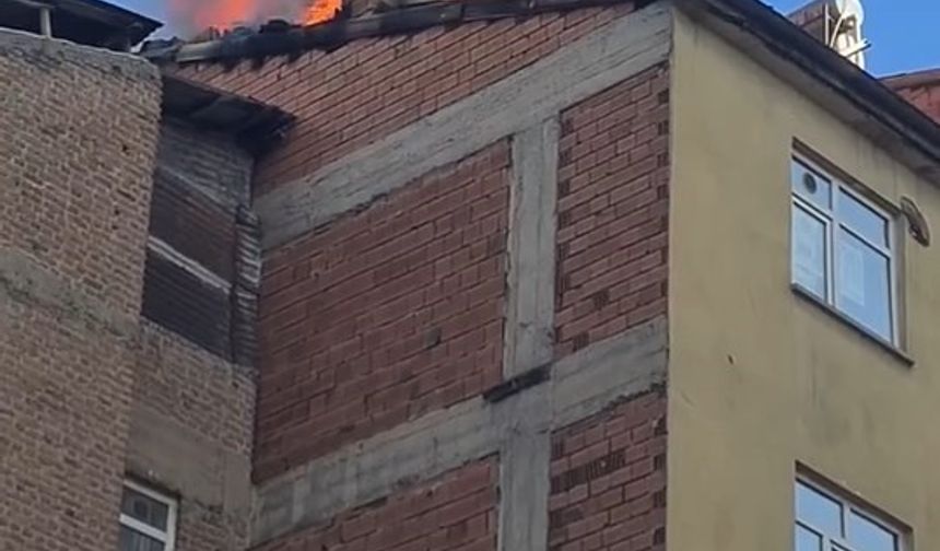 Elazığ’da çatı yangını, paniğe neden oldu