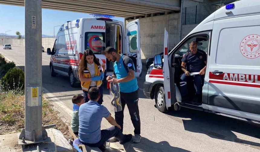 Elazığ’da karşı şeride geçen otomobil, kazaya neden oldu: 3 yaralı