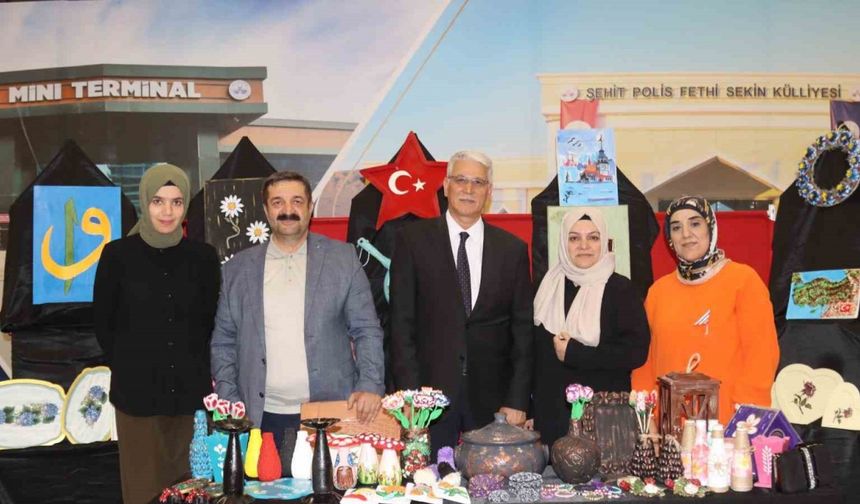 Elazığ’da kursiyerlerin el emekleri görücüye çıktı