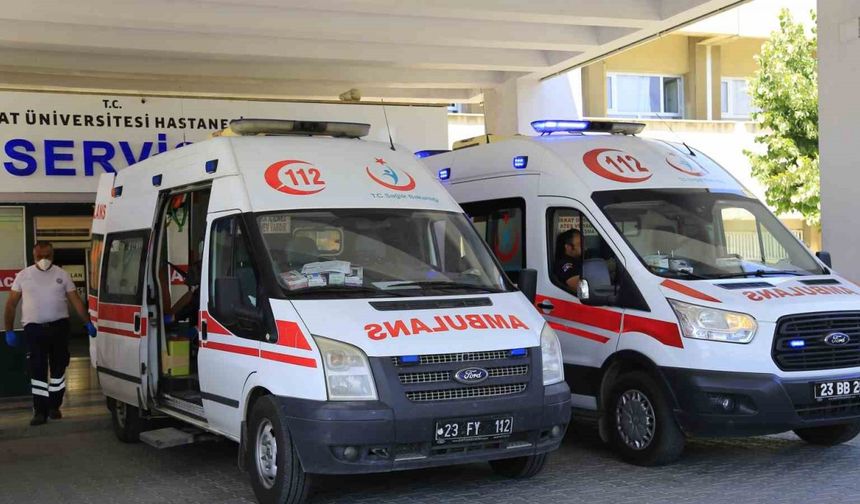 Elazığ’da motosiklet istinat duvarına çaptı: 2 yaralı
