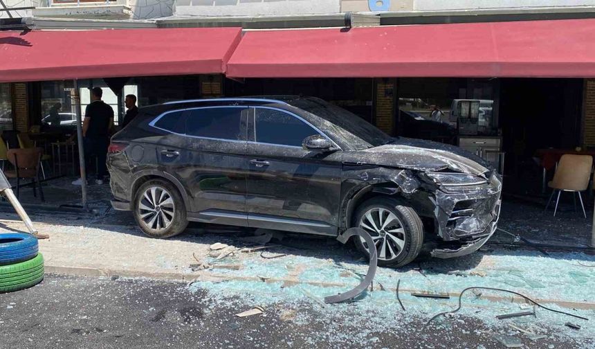 Elazığ’da otomobiller çarpıştı, faciadan dönüldü
