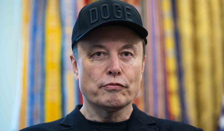Elon Musk, "Donald Trump, Epstein dosyalarında" paylaşımını sildi