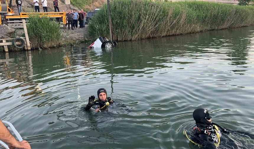 Ereğli’de el freni çekilmeyen araç nehre uçtu
