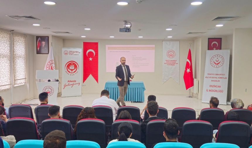 Erzincan’da evlilik kredisine başvuran çiftlere eğitim düzenlendi