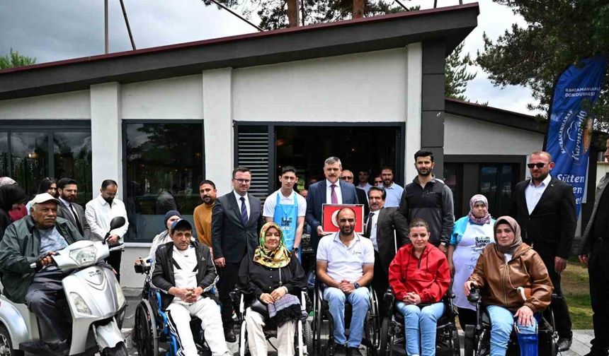 Erzurum Valisi Mustafa Çiftçi engelli vatandaşlarla bir araya geldi