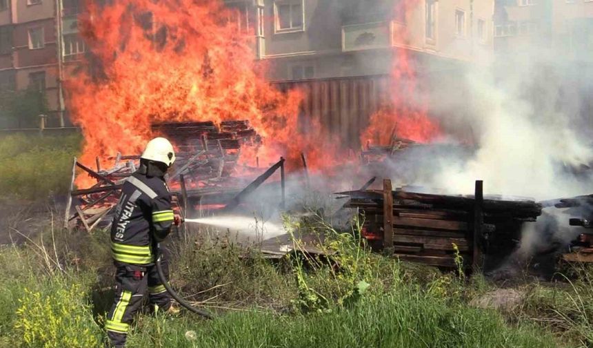 Erzurum’da korkutan inşaat yangını