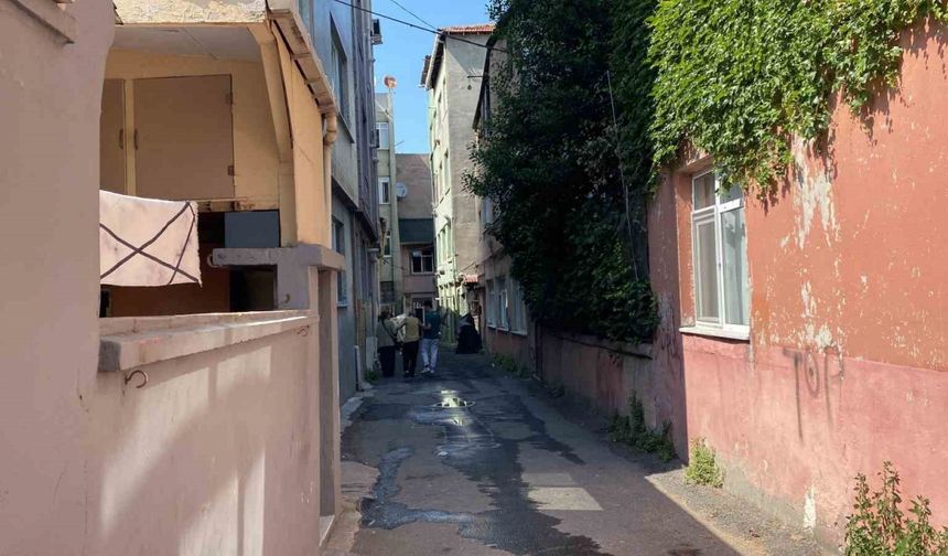 Eyüpsultan’da 2 katlı binada korkutan yangın