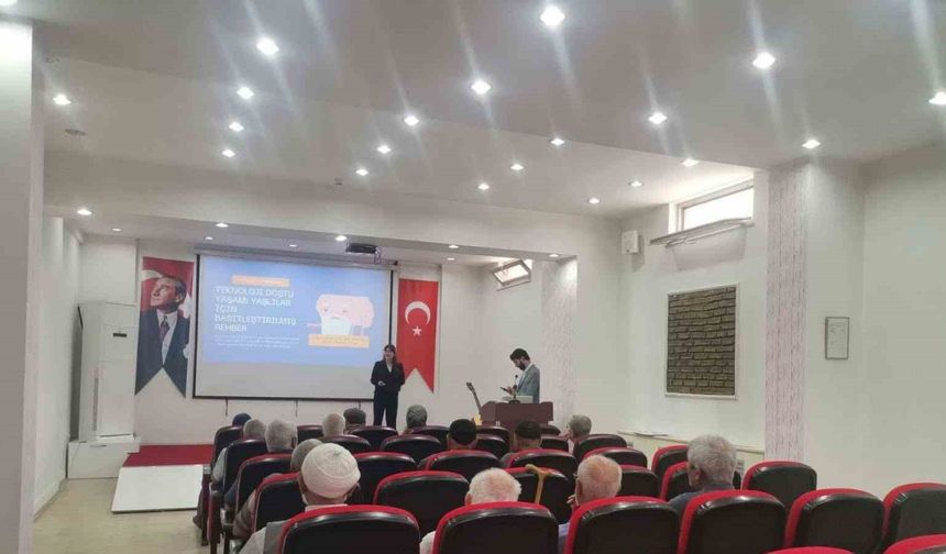 FÜ öğrencileri yaşlılarla buluştu