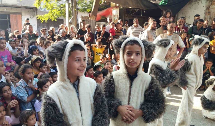 Gazze’de çocuklar, İsrail saldırıları gölgesinde Kurban Bayramı’nı kutladı