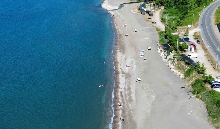 Giriş yasağı kalkmasına rağmen, sahiller boş kaldı
