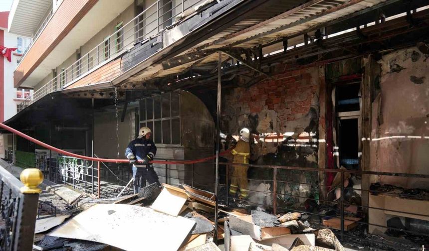 Gümüşhane’de iş merkezinde çıkan yangın paniğe neden oldu