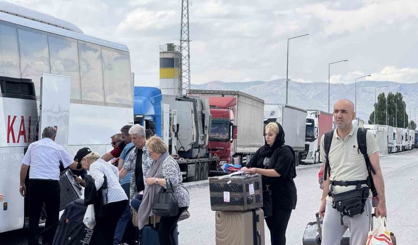 Gürbulak Sınır Kapısı’nda hava sahası etkisi: Karayolu tercih ediliyor