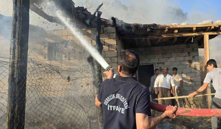 Hakkari’de korkutan yangın: Bin 100 balya ot kül oldu