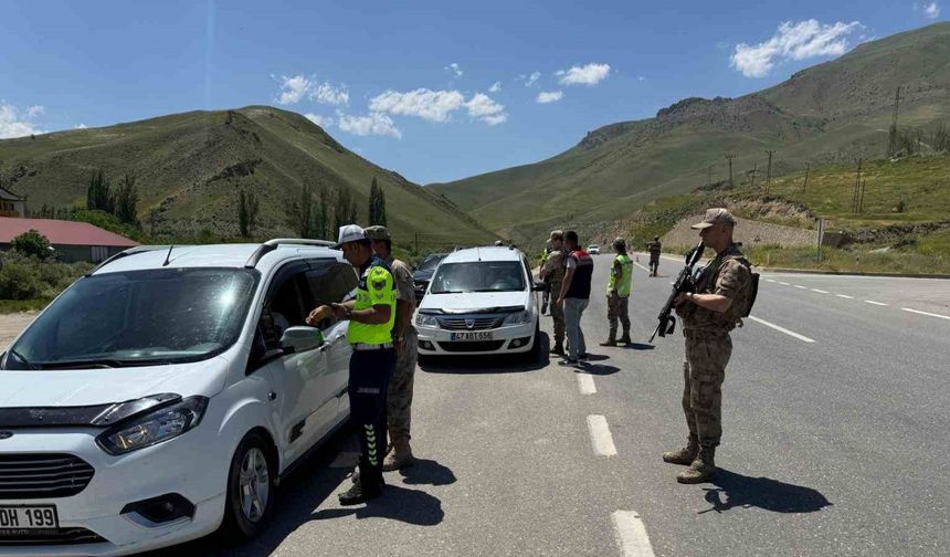 Hakkâri’de yol uygulaması, 5 sürücüye ceza