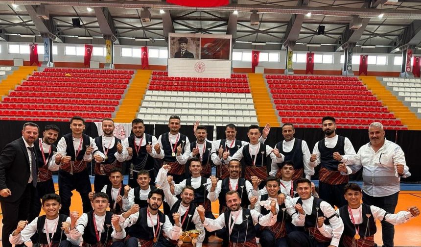 Halk oyunları yarışmasında Erzincangücü Spor Kulübü, gençler ve büyükler kategorisinde şampiyon oldu