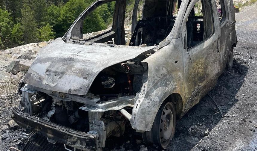 Hisarcık’ta yanan araç kullanılamaz hale geldi