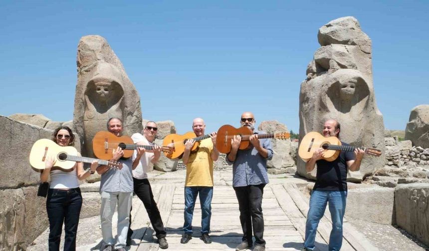 Hititler’in merkezinde gitar ezgileri