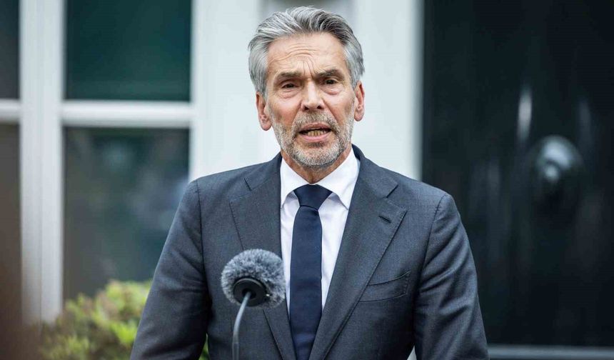 Hollanda’da hükümet dağıldı