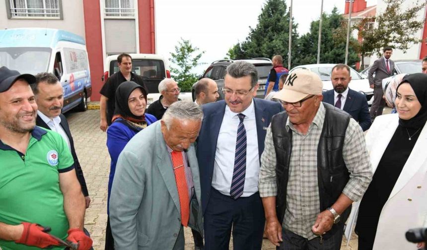 Huzurevindeki yaşlı babaları unutmadı