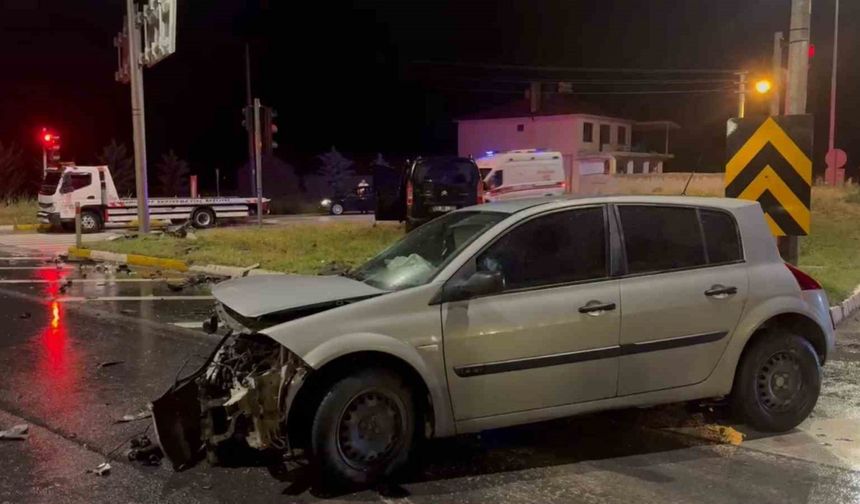 İki otomobilin çarpıştığı kazada 6 kişi yaralandı