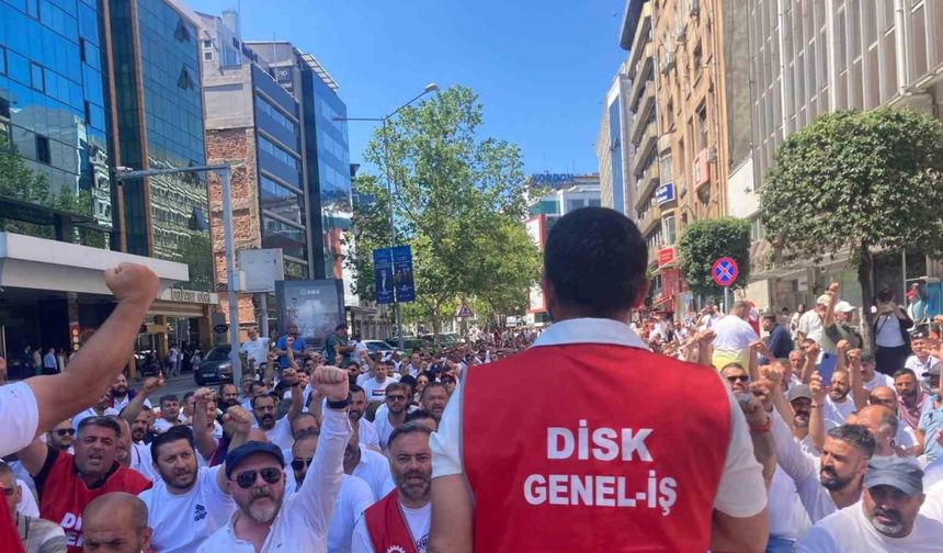 İzmir Büyükşehir’de, grev beşinci gününde işçilerin eylemi sürüyor