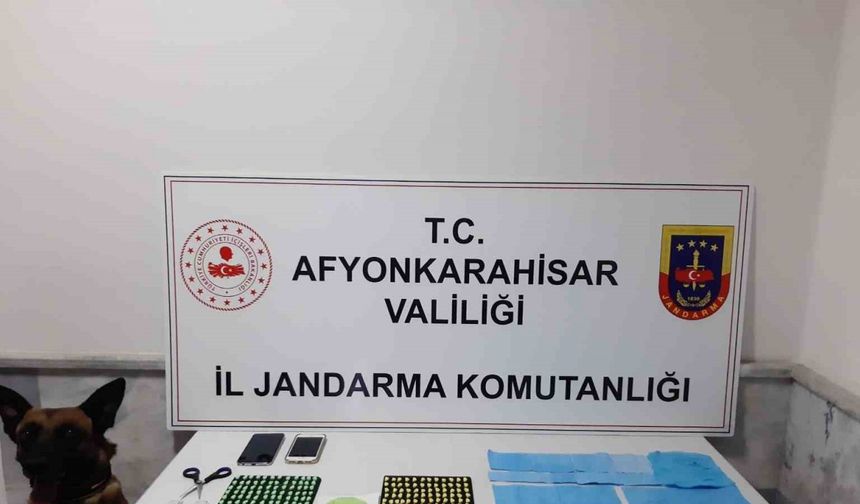 Jandarmadan zehir tacirlerine baskın: 2 gözaltı
