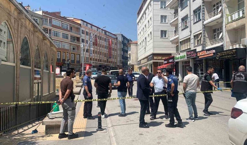Kafasına tabanca kabzasıyla vurulan şahıs ağır yaralandı