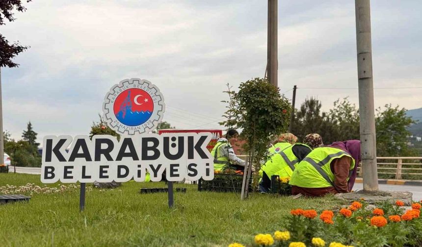 Karabük Belediyesi kenti çiçeklerle renklendiriyor