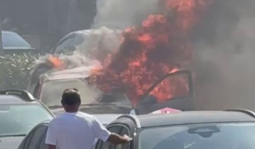 Kartal’da otomobil alev alev yandı