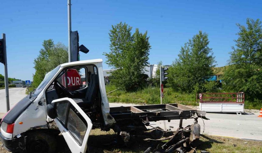 Kastamonu’da kamyonet ile otomobil çarpıştı: 3 yaralı