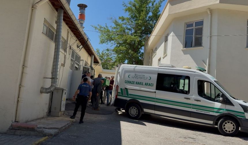 Kazada hayatını kaybeden paramedik anne ve 2 çocuğu, yakınlarına teslim edildi