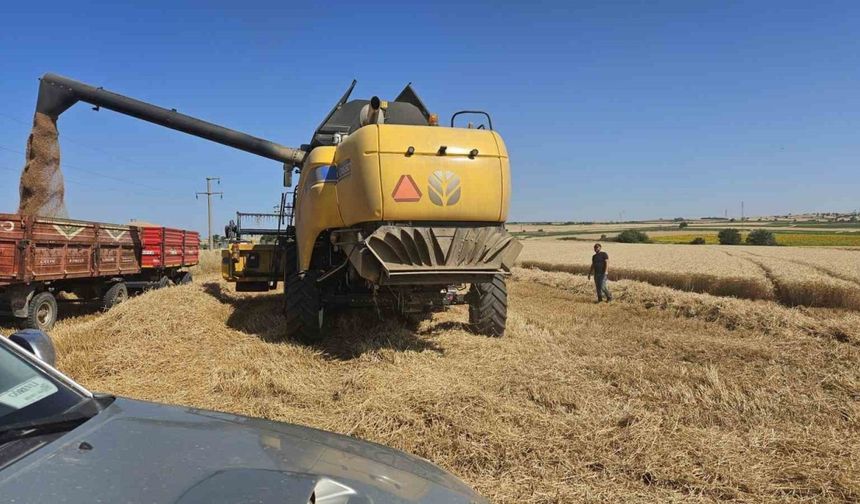 Keşan’da hasat halindeki tüm biçerdöver ve balya makineleri kontrol ediliyor