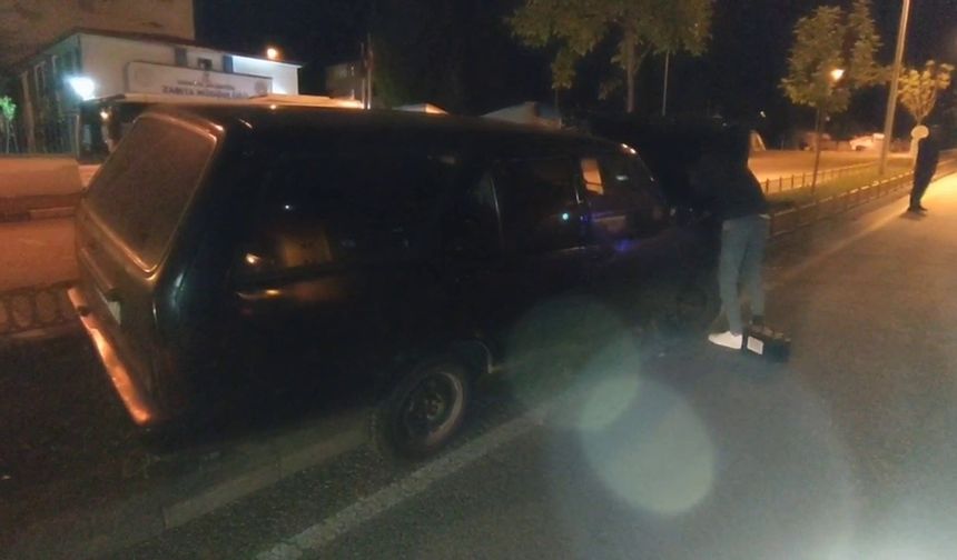 Kıontrolden çıkan otomobil refüje çıktı