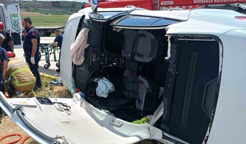 Kırıkkale’de otomobil şarampole devrildi: 2 yaralı