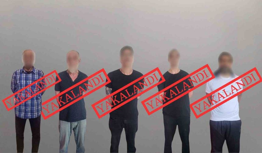 Kırmızı bültenle aranan 5 kişi yakalanarak Türkiye’ye getirildi
