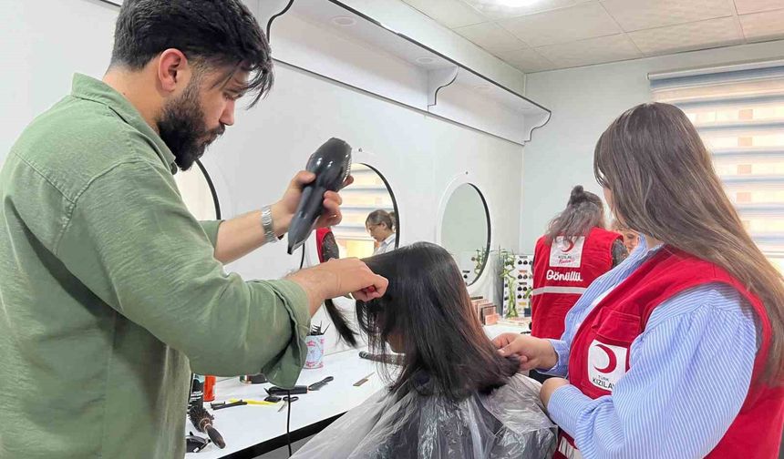 Kızılay’dan bayram öncesi çocuklara ücretsiz saç kesimi ve bakım