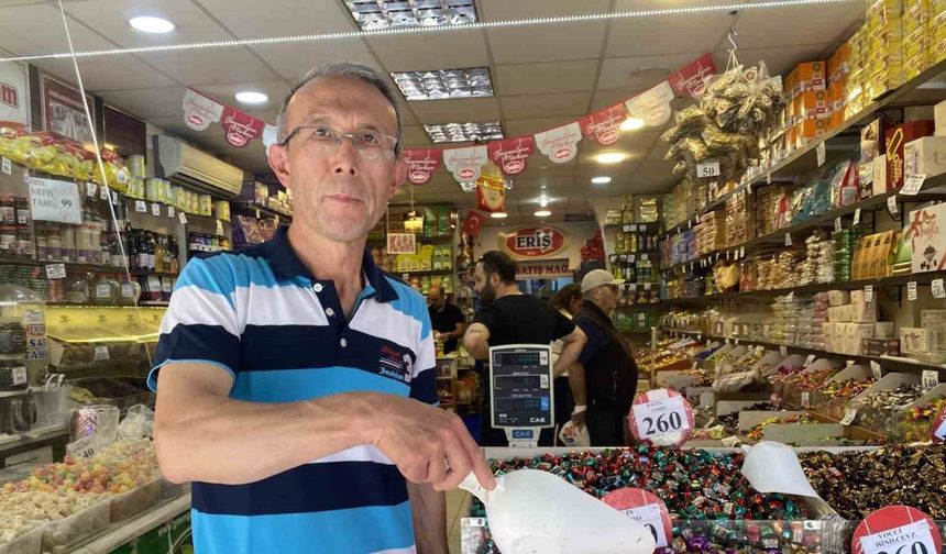 Kurban Bayramı’na bir gün kala kuruyemişçilerin işleri yoğunlaştı