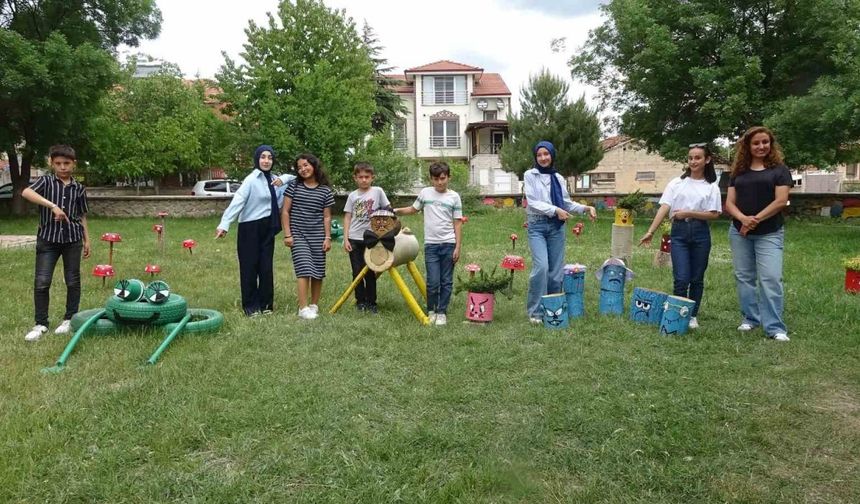 Kuruçay Ortaokulu bahçesi öğretmen ve öğrencilerin emeğiyle güzelleşti