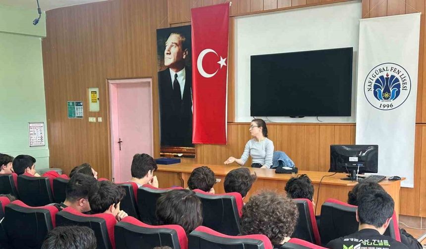 Kütahya’da Araştırma Görevlisi Hidayet Pütün öğrencilerle buluştu