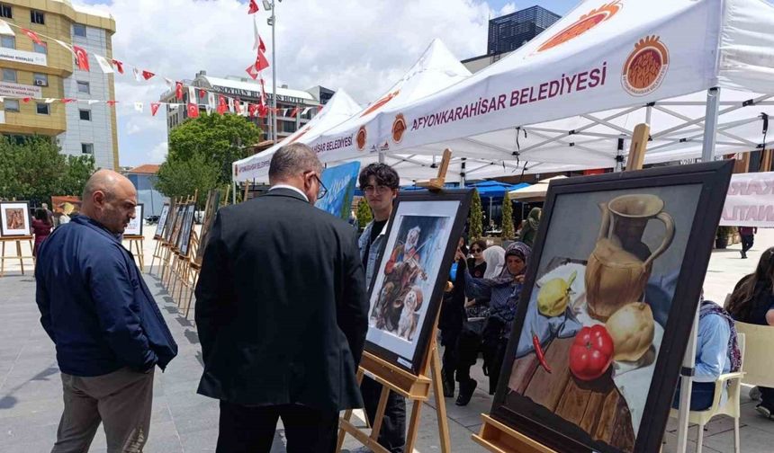 Lise öğrencilerinin sergisi büyük ilgi gördü
