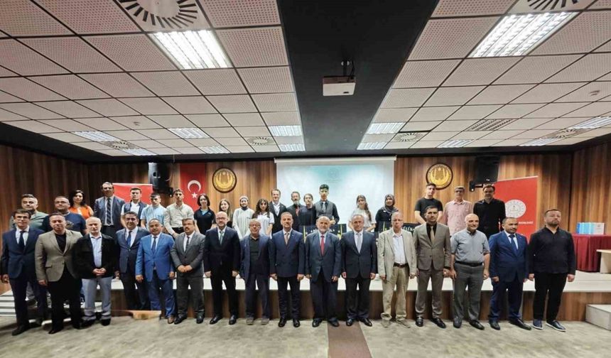 Liseli şairler ödüllerine kavuştu
