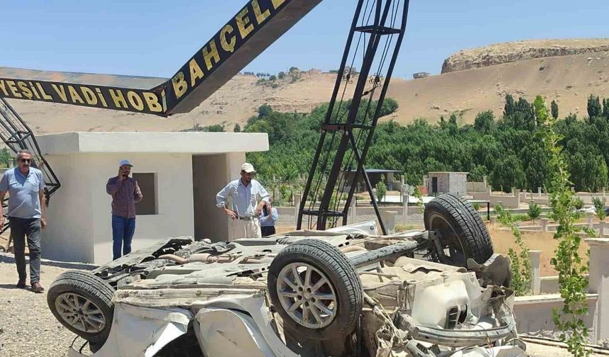Mardin’de kontrolden çıkan otomobil şarampole yuvarlandı: 1 ölü, 1 yaralı