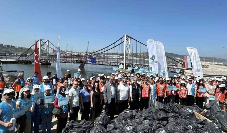 Marmara Denizi’nde kıyı temizliği