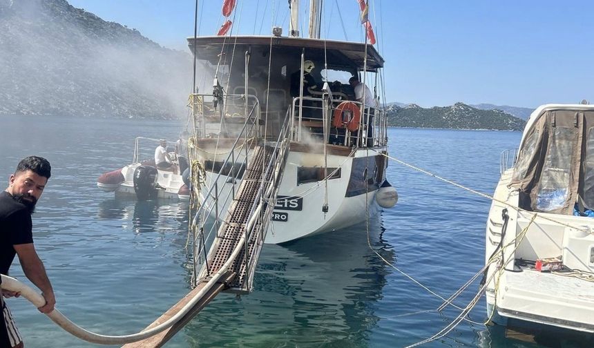 Marmaris’teki tekne yangını söndürüldü