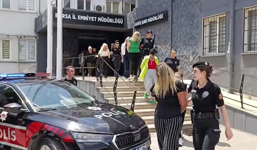Masaj salonlarına yapılan operasyonda 15 gözaltı
