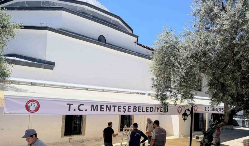 Menteşe Belediyesi’nden Kurşunlu Camii’ne gölgelik tente